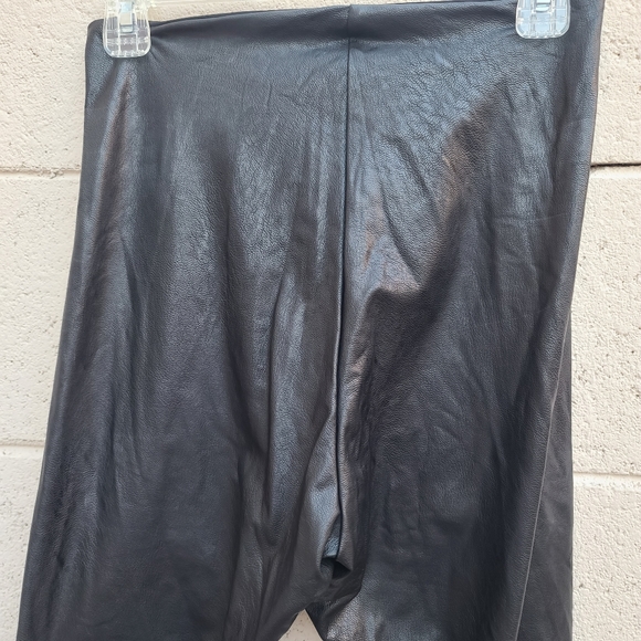 Commando | Faux Leather Perfect Control Leggings in Black Size Large - Picture 9 of 9